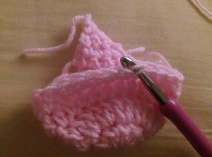 crocheted hat for babies with anencephaly